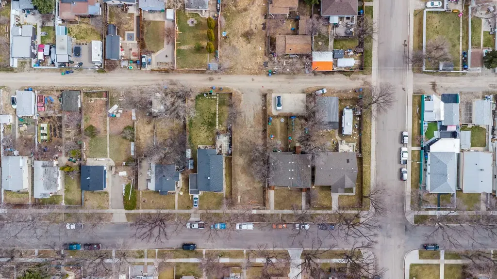 809 12 B Street North Lethbridge AB T1H 2M1