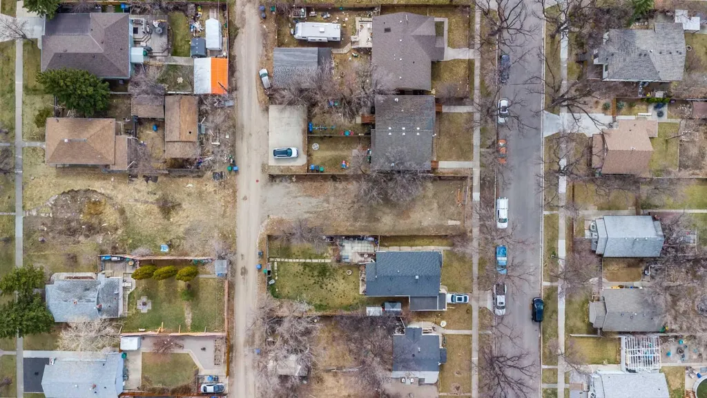809 12 B Street North Lethbridge AB T1H 2M1