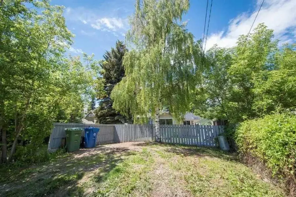 6622 18a Street SE Calgary AB T2C 0N5