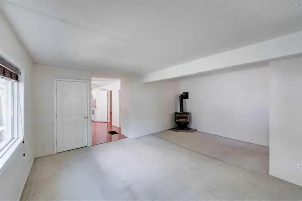 6622 18a Street SE Calgary AB T2C 0N5
