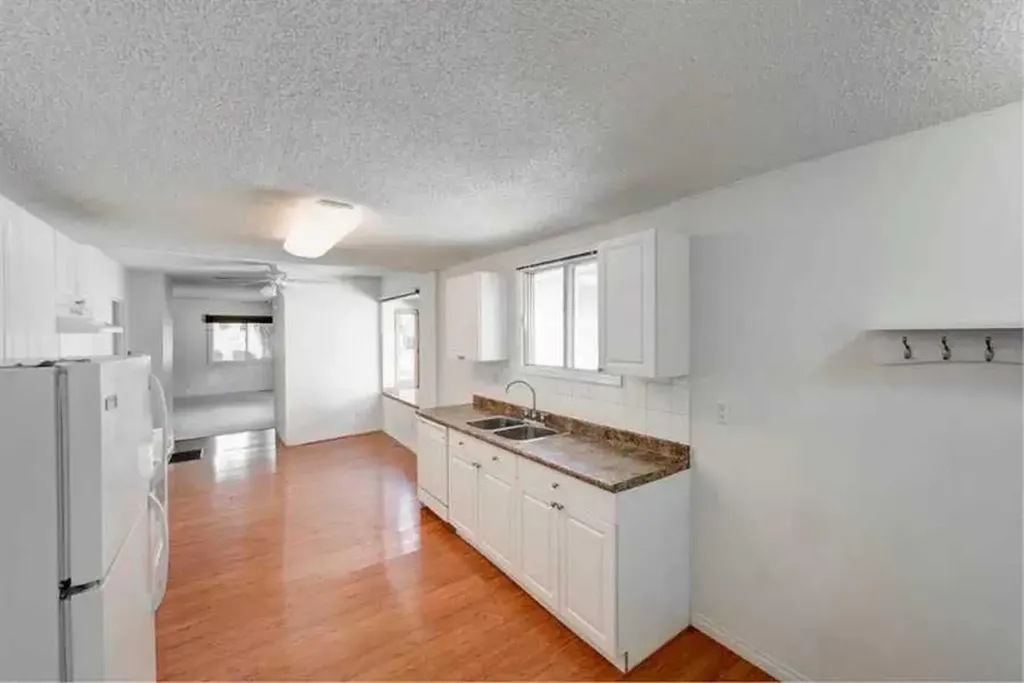 6622 18a Street SE Calgary AB T2C 0N5