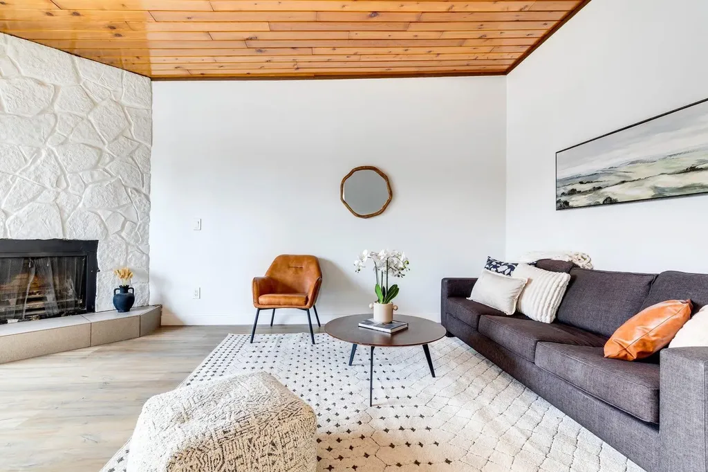 1415 44 Street SE Calgary AB T2A 5E6