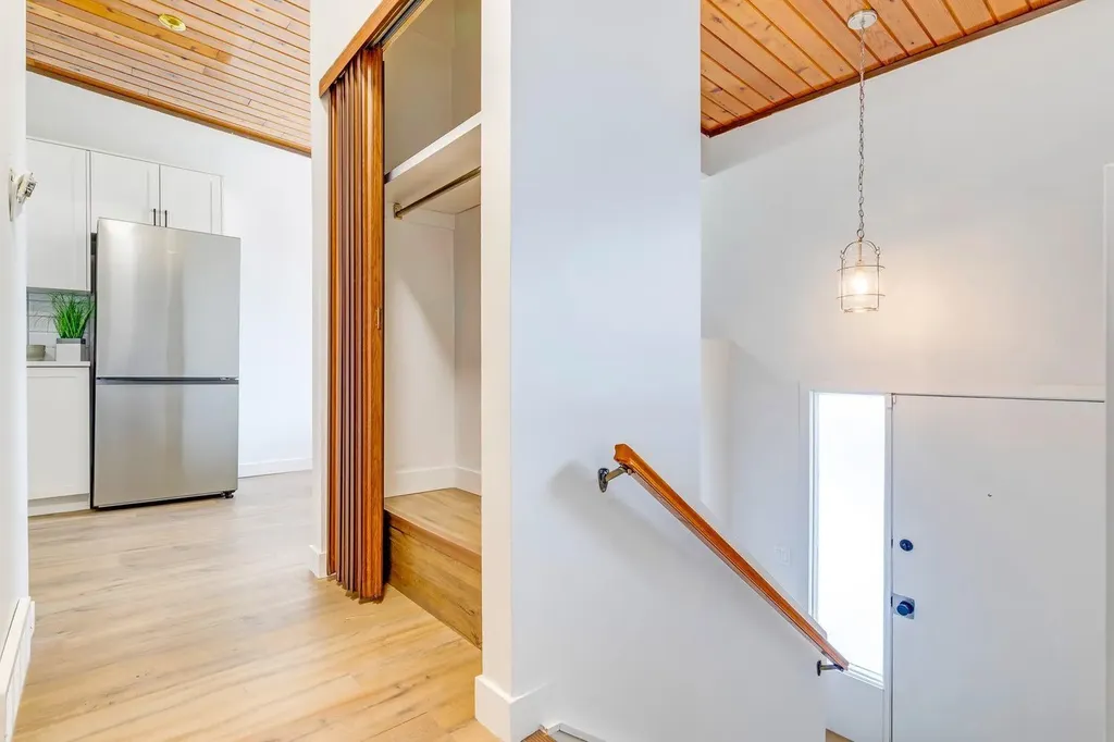 1415 44 Street SE Calgary AB T2A 5E6