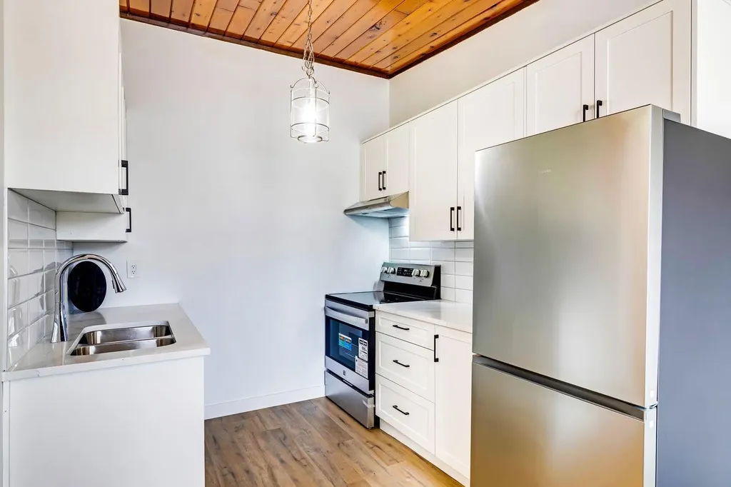 1415 44 Street SE Calgary AB T2A 5E6