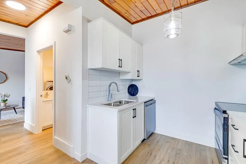 1415 44 Street SE Calgary AB T2A 5E6