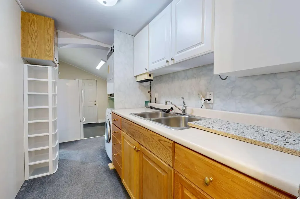538 12c Street N Lethbridge AB T1H 2N3