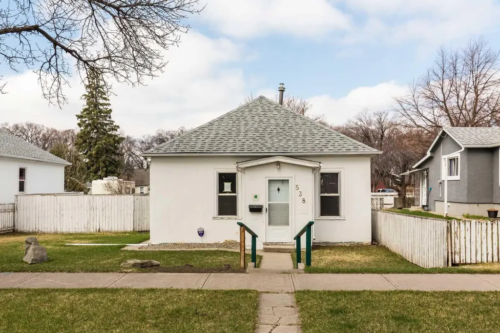 538 12c Street N Lethbridge AB T1H 2N3