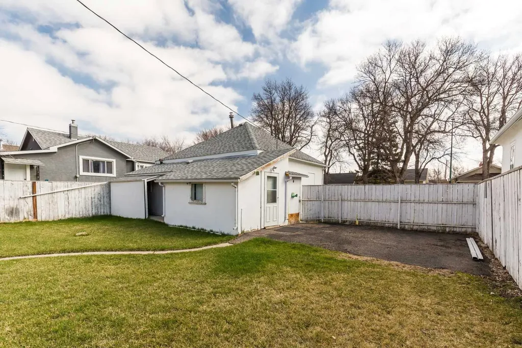 538 12c Street N Lethbridge AB T1H 2N3