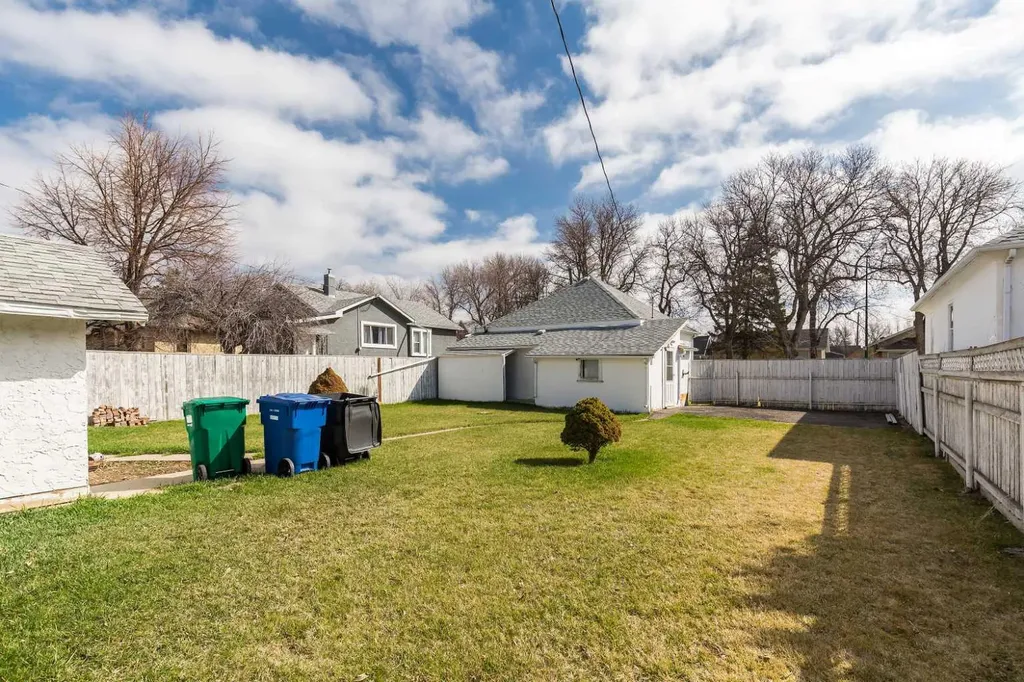 538 12c Street N Lethbridge AB T1H 2N3