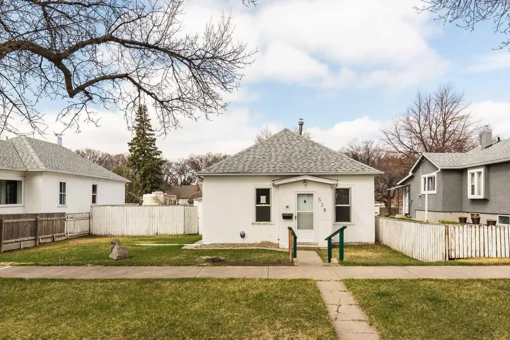 538 12c Street N Lethbridge AB T1H 2N3