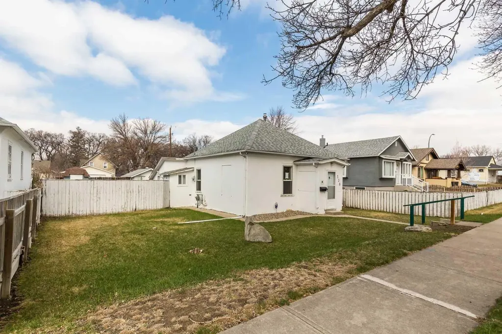 538 12c Street N Lethbridge AB T1H 2N3