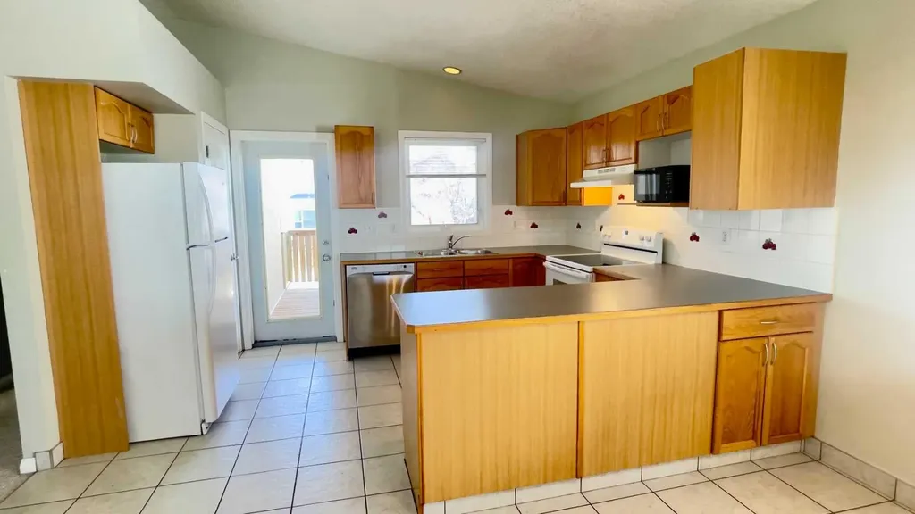 34 Blackfoot Road W Lethbridge AB T1K 7P5