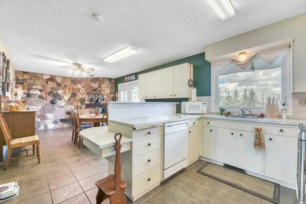261083 Township Road 222 Rural Wheatland County AB T0J 0M0
