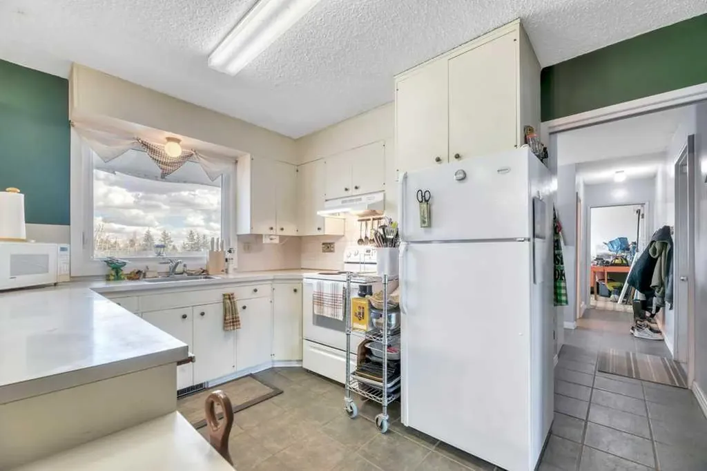261083 Township Road 222 Rural Wheatland County AB T0J 0M0