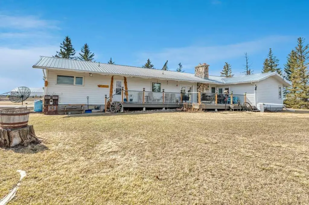 261083 Township Road 222 Rural Wheatland County AB T0J 0M0