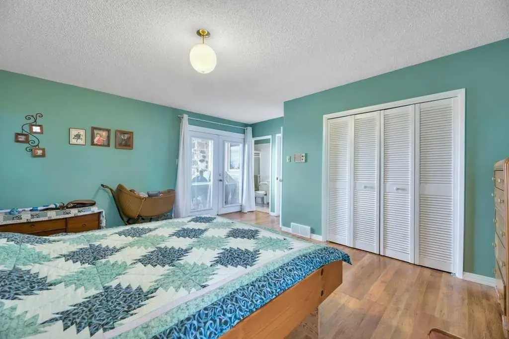 261083 Township Road 222 Rural Wheatland County AB T0J 0M0