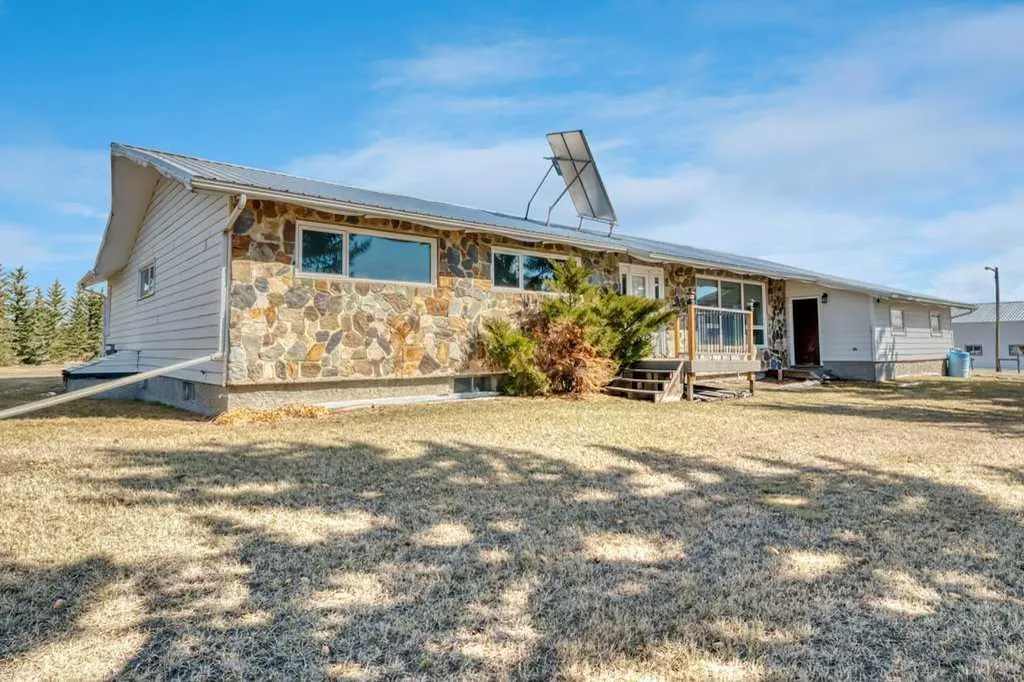 261083 Township Road 222 Rural Wheatland County AB T0J 0M0