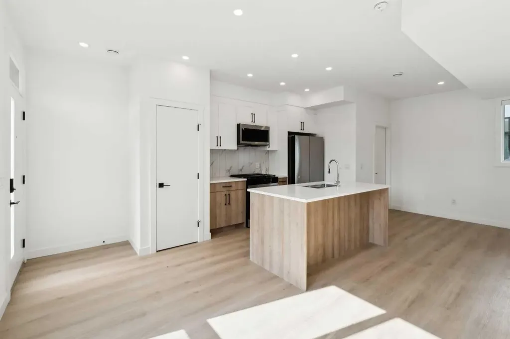 2831 36 Street SW Calgary AB T3E 2Z9