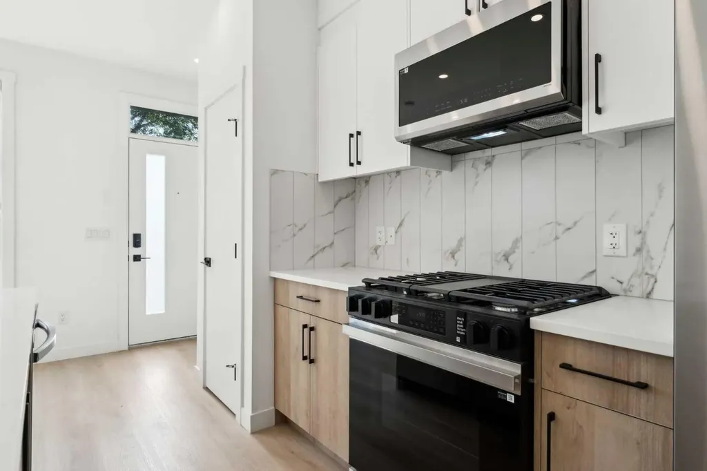 2831 36 Street SW Calgary AB T3E 2Z9