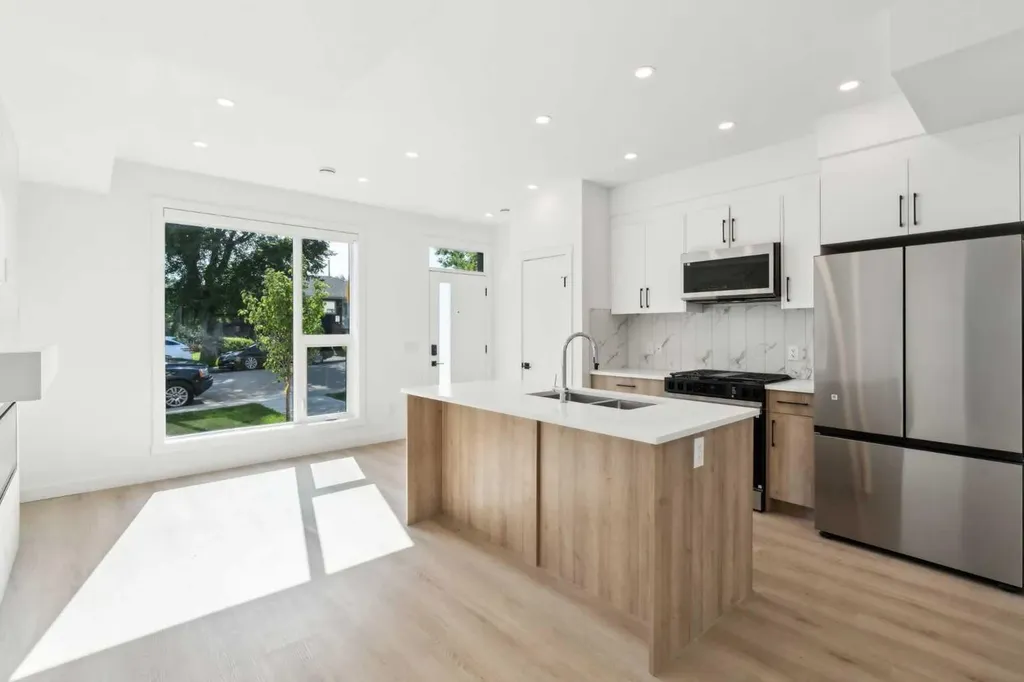 2831 36 Street SW Calgary AB T3E 2Z9