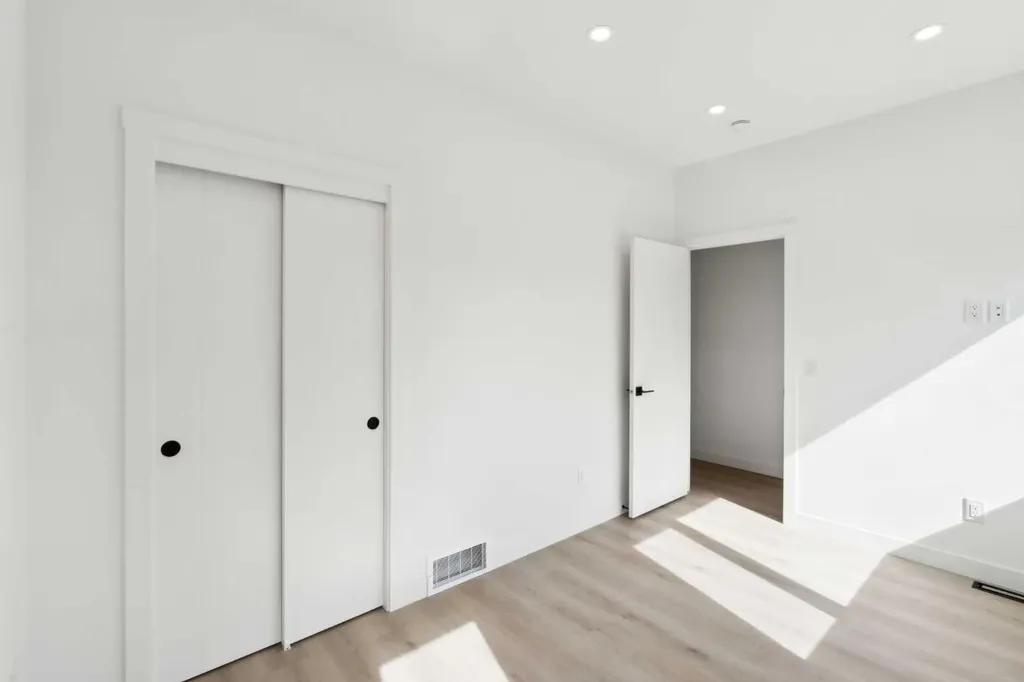2831 36 Street SW Calgary AB T3E 2Z9