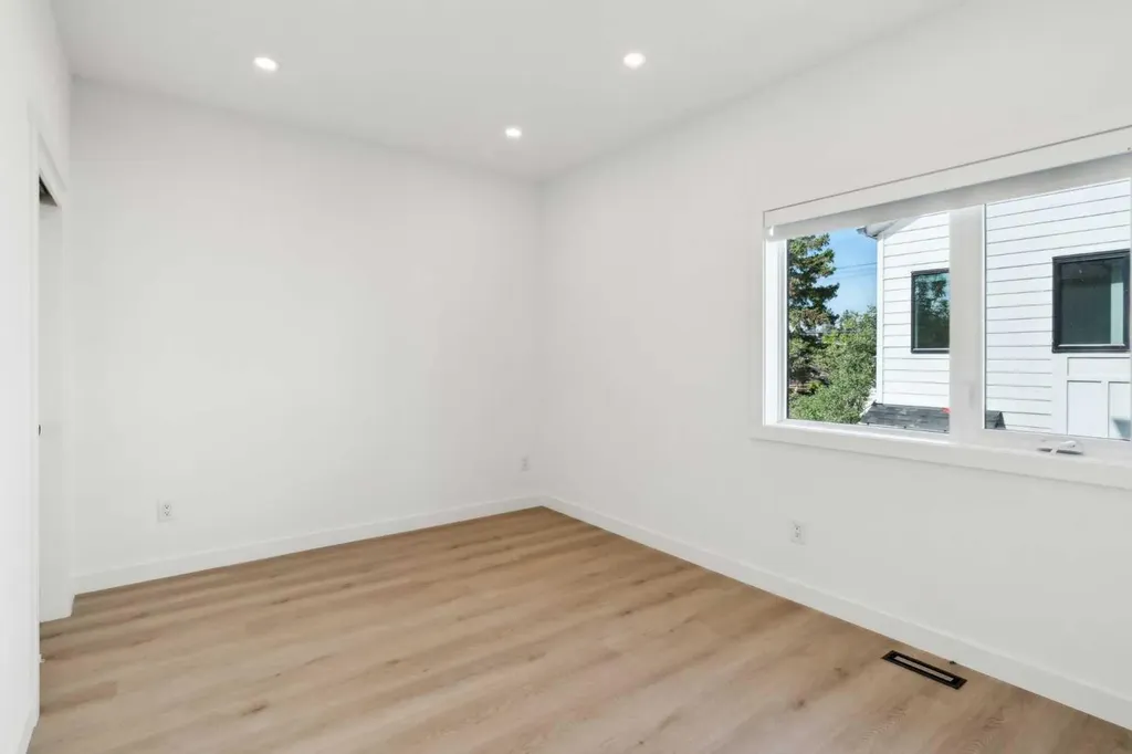 2831 36 Street SW Calgary AB T3E 2Z9