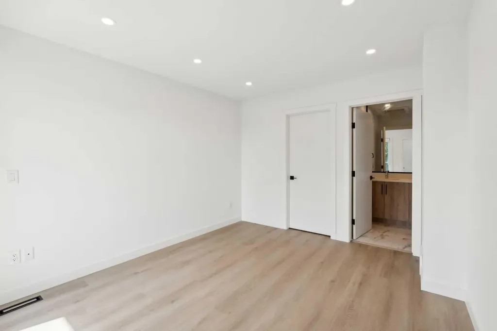 2831 36 Street SW Calgary AB T3E 2Z9