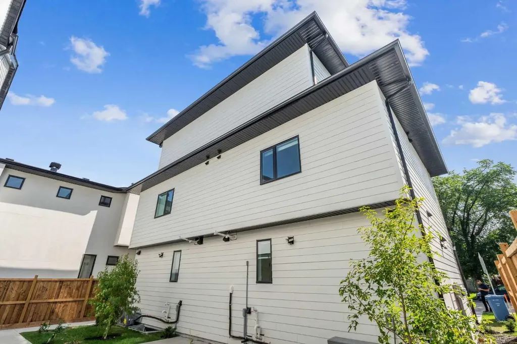 2831 36 Street SW Calgary AB T3E 2Z9
