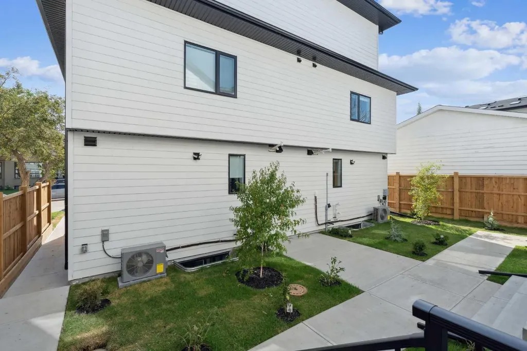2831 36 Street SW Calgary AB T3E 2Z9