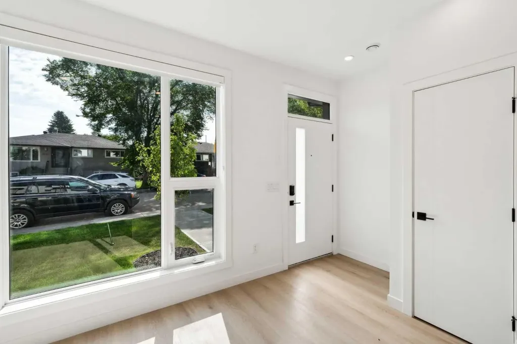 2831 36 Street SW Calgary AB T3E 2Z9