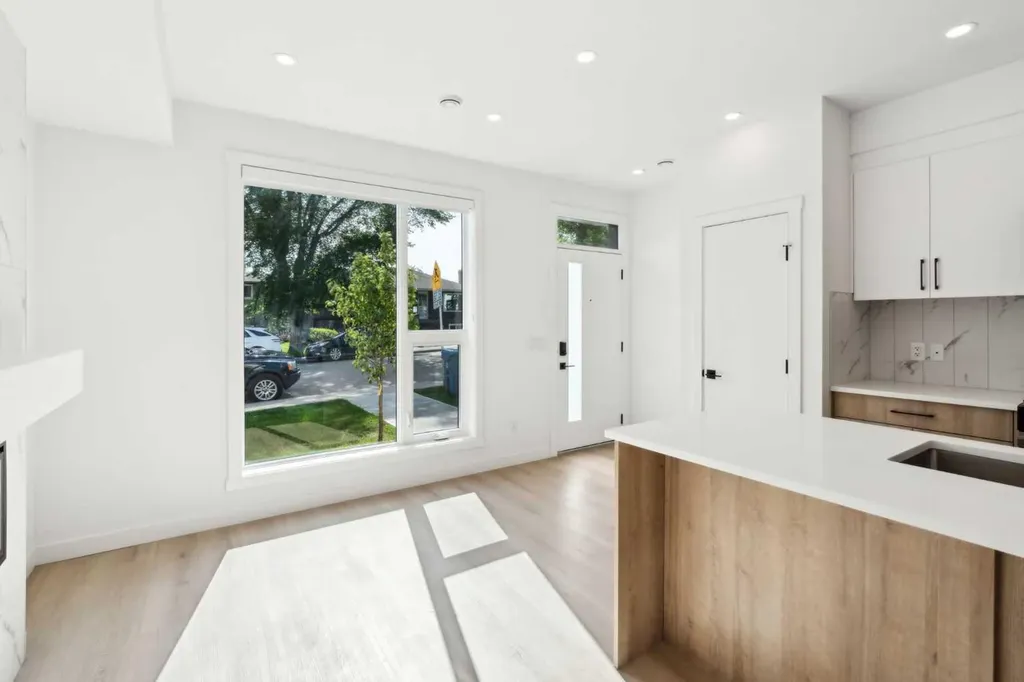 2831 36 Street SW Calgary AB T3E 2Z9