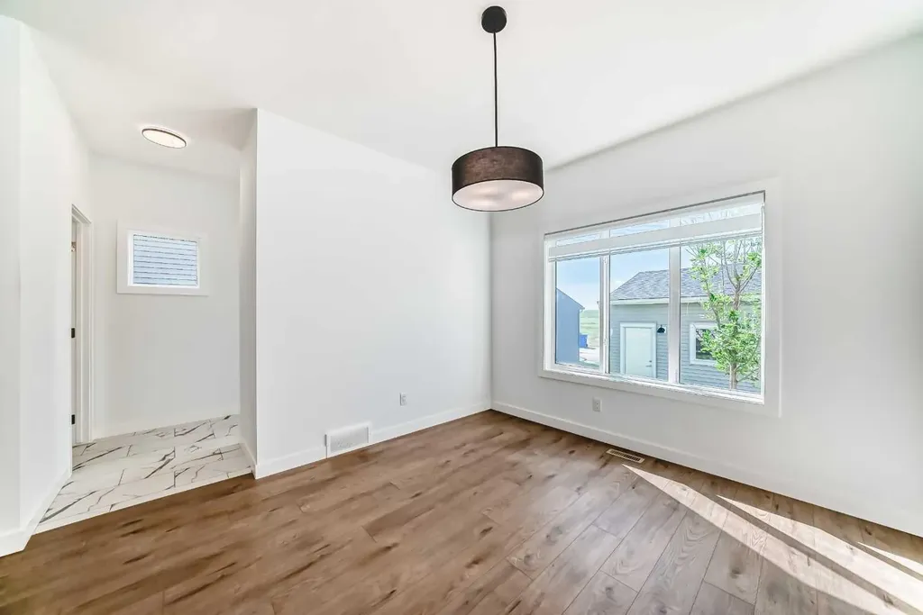 7403 202 Avenue SE Calgary AB T3S 0E8
