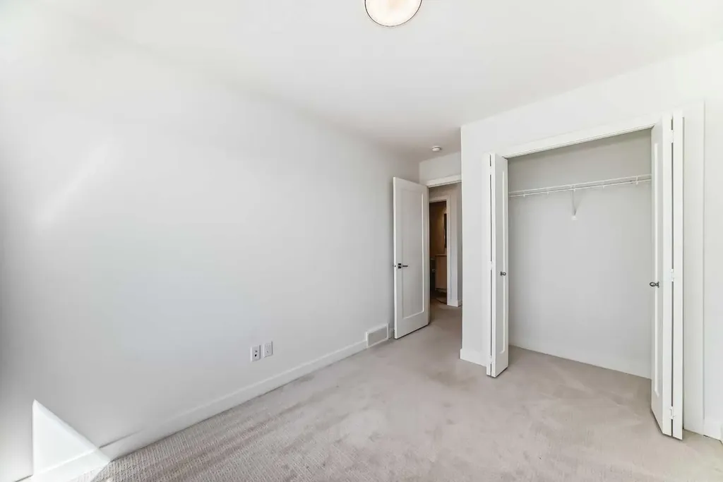 7403 202 Avenue SE Calgary AB T3S 0E8