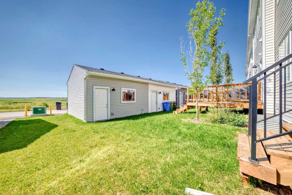 7403 202 Avenue SE Calgary AB T3S 0E8