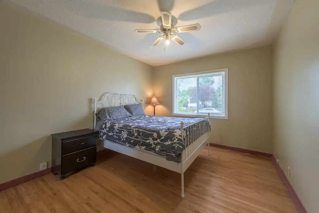 202 15 Avenue NE Calgary AB T2E 1G9