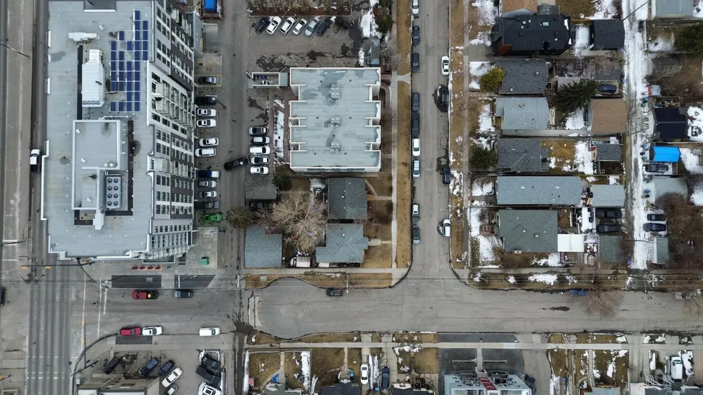 202 15 Avenue NE Calgary AB T2E 1G9