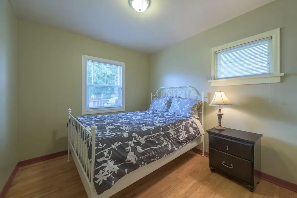 202 15 Avenue NE Calgary AB T2E 1G9