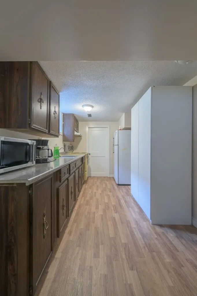 202 15 Avenue NE Calgary AB T2E 1G9