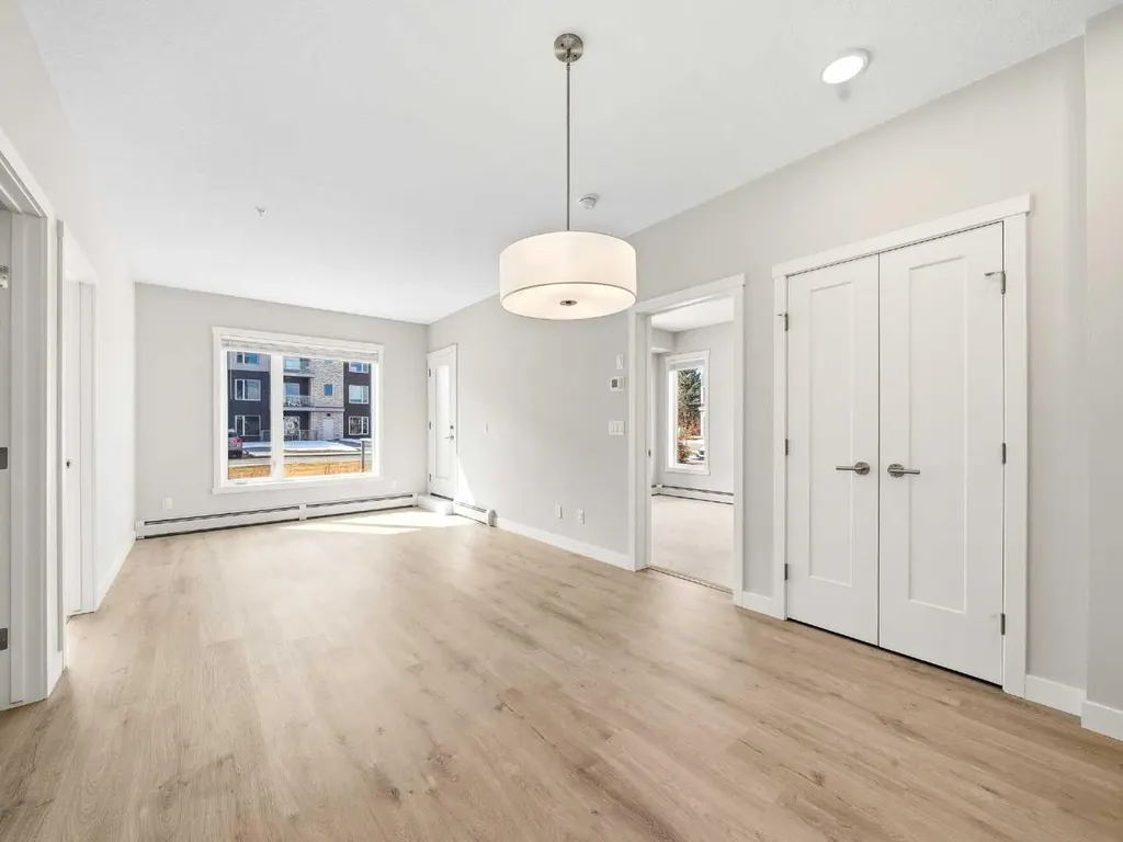 660 Shawnee Square SW Calgary AB T2Y 0X6