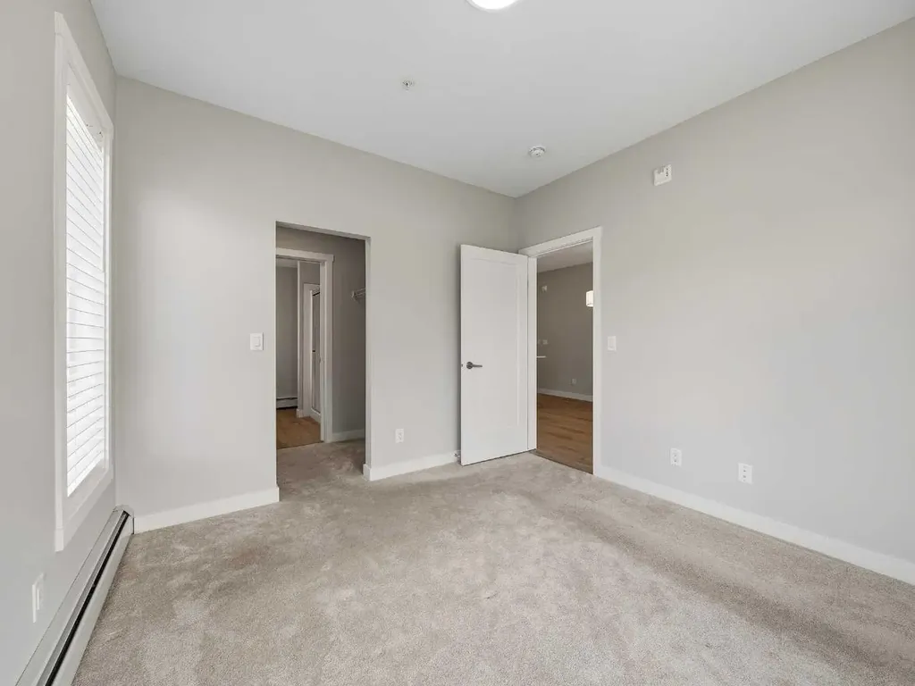 660 Shawnee Square SW Calgary AB T2Y 0X6