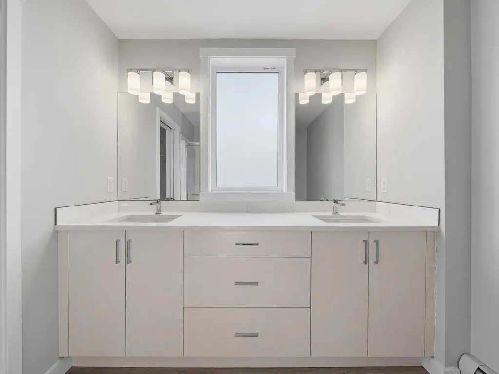 660 Shawnee Square SW Calgary AB T2Y 0X6
