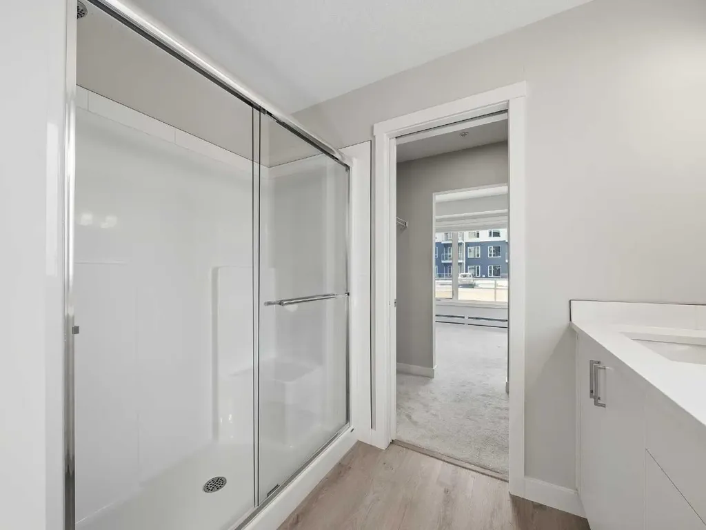 660 Shawnee Square SW Calgary AB T2Y 0X6