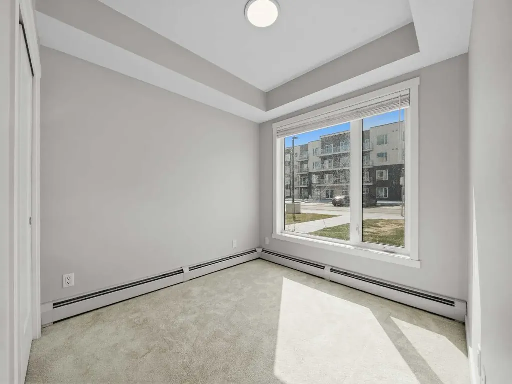 660 Shawnee Square SW Calgary AB T2Y 0X6