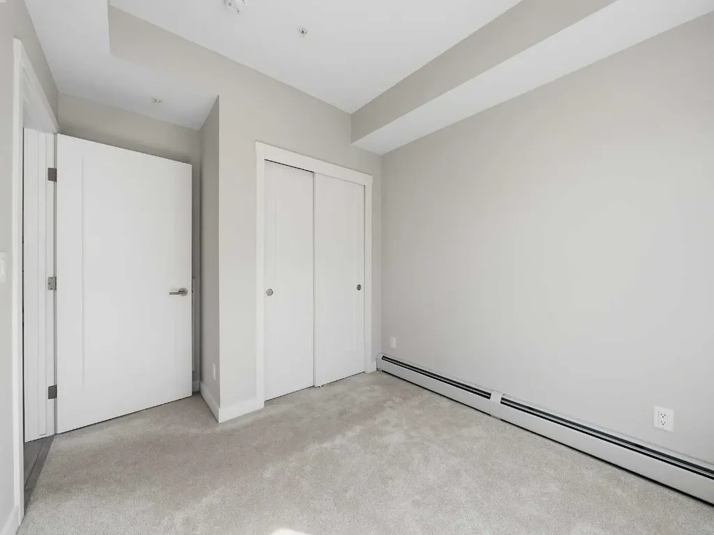 660 Shawnee Square SW Calgary AB T2Y 0X6