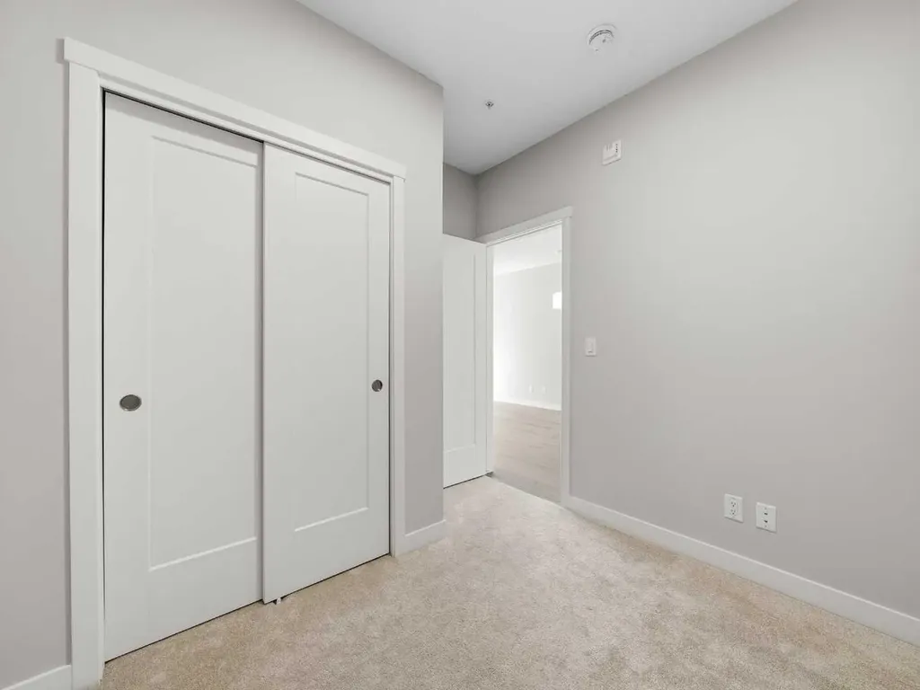 660 Shawnee Square SW Calgary AB T2Y 0X6