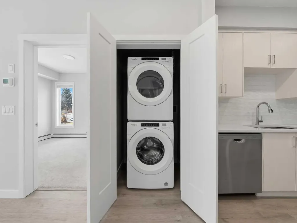 660 Shawnee Square SW Calgary AB T2Y 0X6