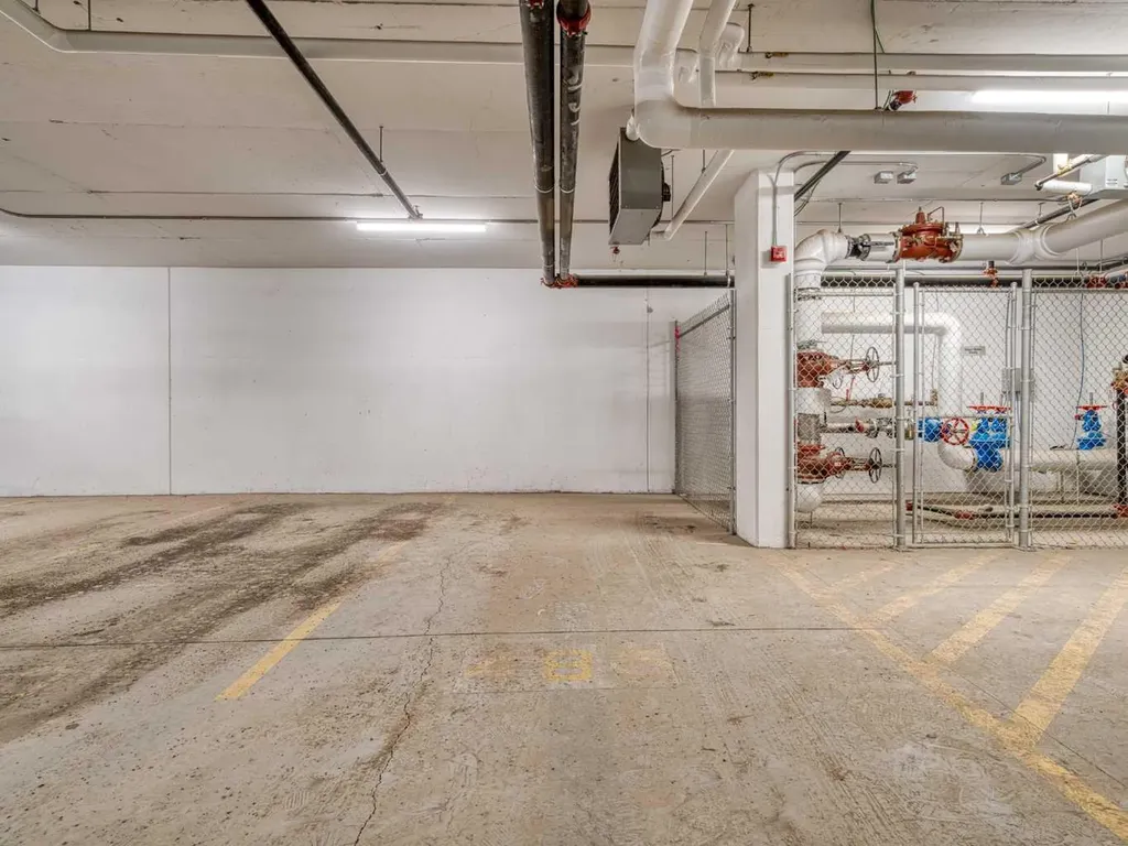 660 Shawnee Square SW Calgary AB T2Y 0X6