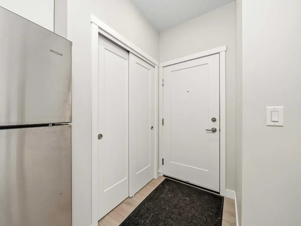 660 Shawnee Square SW Calgary AB T2Y 0X6