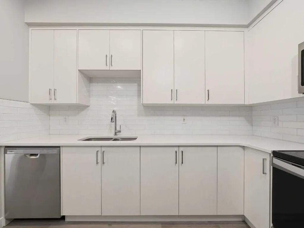 660 Shawnee Square SW Calgary AB T2Y 0X6
