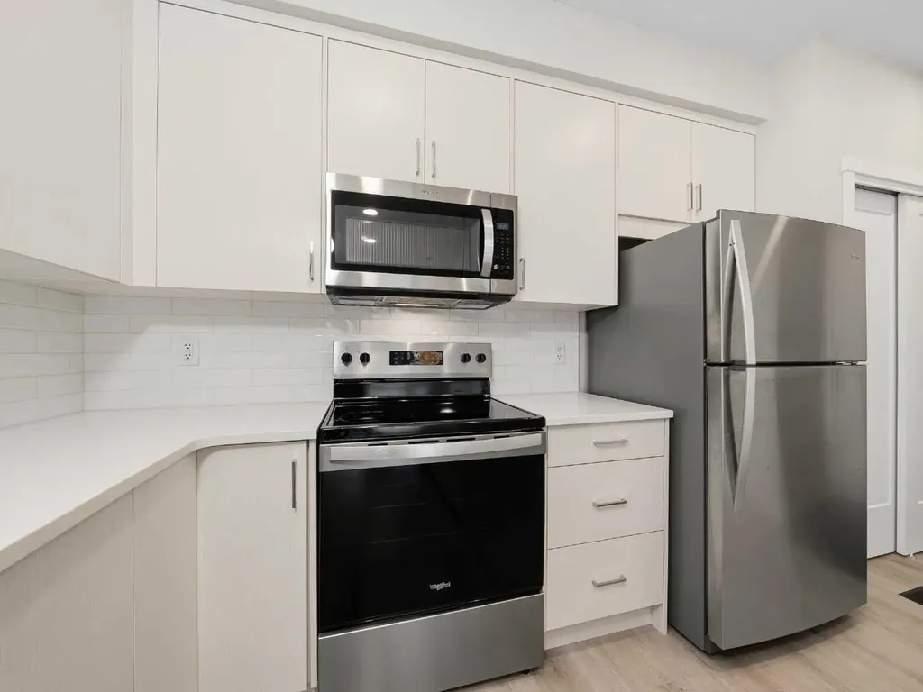 660 Shawnee Square SW Calgary AB T2Y 0X6